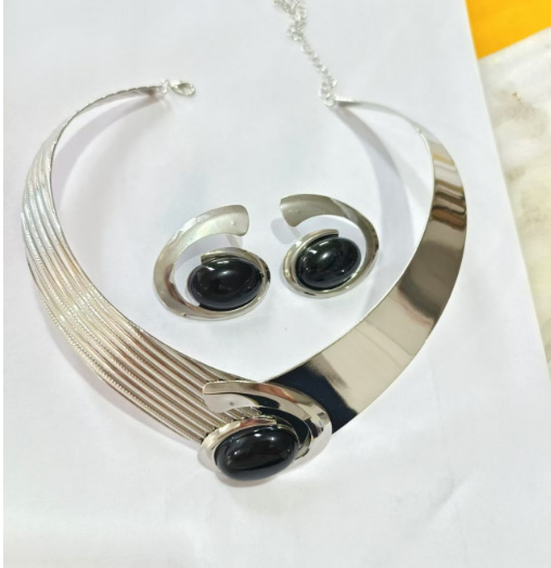 1 komplekt võluvaid elegantseid inkrusteeritud akrüülkõrvarõngaid ja kaelakeed retrohõngulise disainiga, Euroopa ja Ameerika piiriülese liialdusega