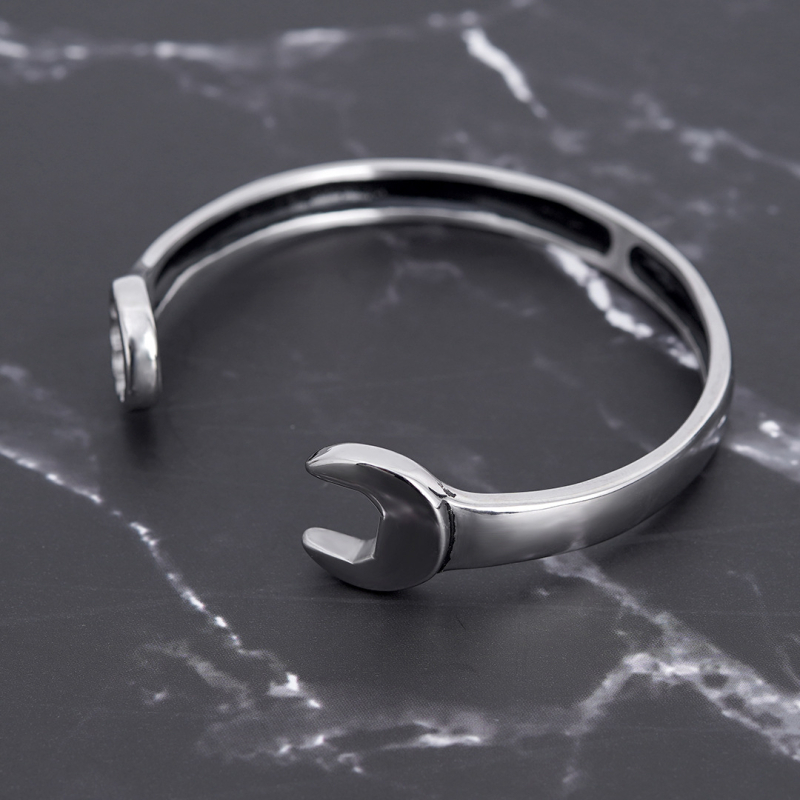 Tarpvalstybinė nauja titano plieno mados asmenybė madinga, stilinga vyriška atvira nerūdijančio plieno veržliarakčio apyrankė šaltinio gamyklos didmeninė prekyba