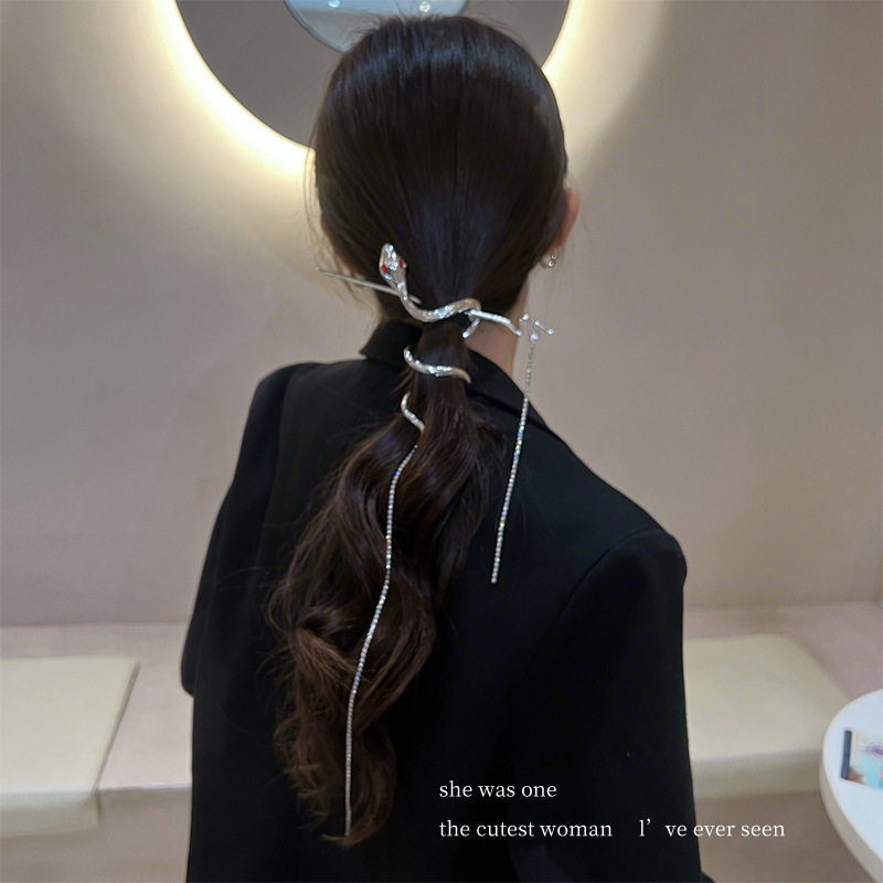 Apvijuojantis gyvatės kutais puoštas plaukų segtukas, kiniškas, aukščiausios klasės, nišinio dizaino, plaukų segtukas, šalto vėjo, ponio uodegos, saldūs, vėsūs, moterims skirti plaukų aksesuarai