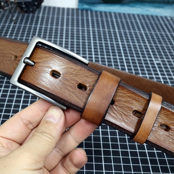 Lihtsa vabaaja meeste käsitsi valmistatud värvilise koputusmustriga naturaalsest esimese kihi lehmanahast vööst loode-nahast vöö