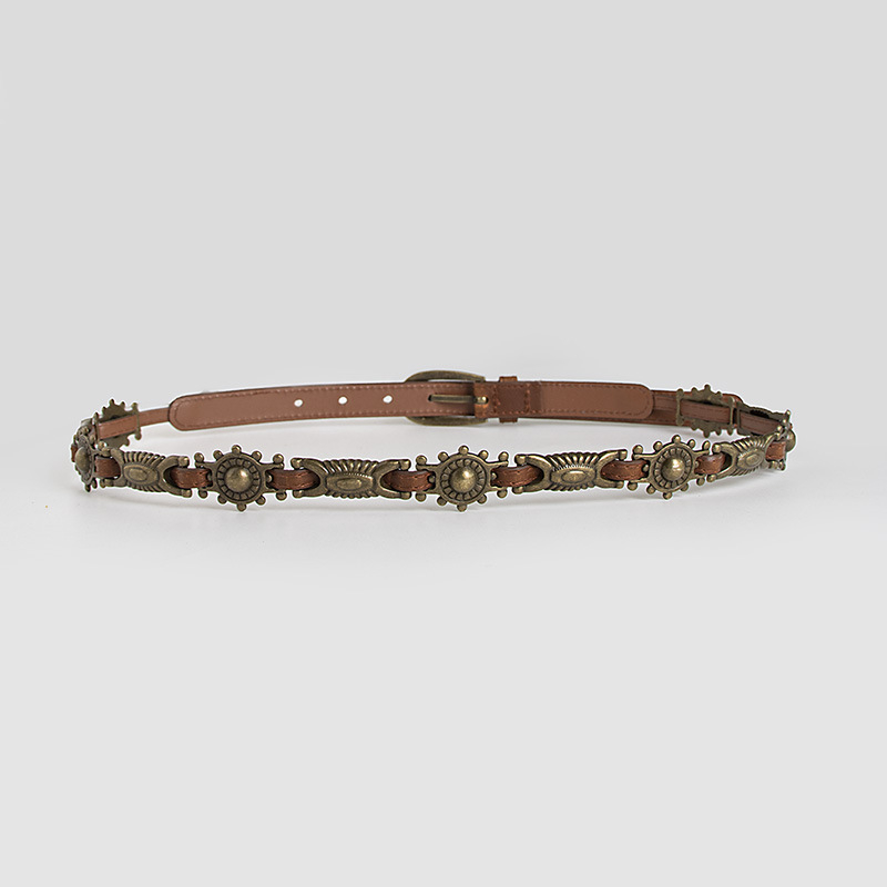 Piiriülene kohapealne tarne allika tootjalt Naiste geomeetriliste ovaalsete nikerdusaksessuaaridega metallist nööpnõelaga pandlaga punk stiilis vöö