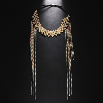 Eristuv ja populaarne lääne regiooni laubakett, kuulus etnilise stiiliga rhinestone`i tutiga juuksepael, ehhinopaelaga peakatted naistele