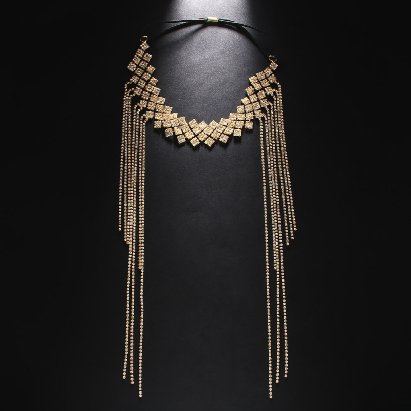 Eristuv ja populaarne lääne regiooni laubakett, kuulus etnilise stiiliga rhinestone`i tutiga juuksepael, ehhinopaelaga peakatted naistele