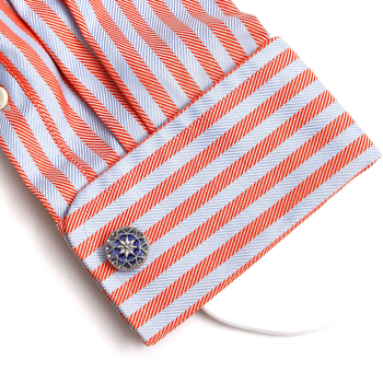 Didmeninė prekyba sandėlyje esančiais išskirtiniais, kūrybingais, tuščiaviduriais raštais dekoruotais, apvaliais vyriškais sąsagomis, trijų spalvų, populiariais tarptautiniais papuošalais.