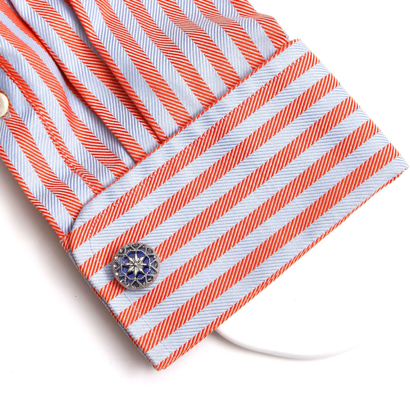 Didmeninė prekyba sandėlyje esančiais išskirtiniais, kūrybingais, tuščiaviduriais raštais dekoruotais, apvaliais vyriškais sąsagomis, trijų spalvų, populiariais tarptautiniais papuošalais.