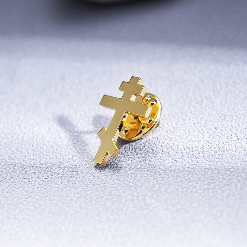 Vintage roostevabast terasest ristpross, moodne tipptasemel ülikonnanõela aksessuaar, meeste ülikonnamärk, trendikas retro