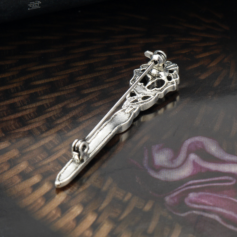 Piiriülene tarne, Euroopa ja Ameerika retrohõnguline Šoti rahvuslik ohakapross, korsettpross, iidse lahinguvälja legend, lisatarvikud