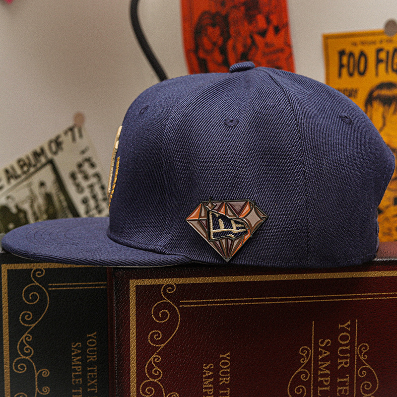 Metallikvärviga ristiäärisega uue ajastu mütsi nööpnõelad Mehhiko pesapallimütsi dekoratiivsed rõivaklambrid mütsi nööpnõelad