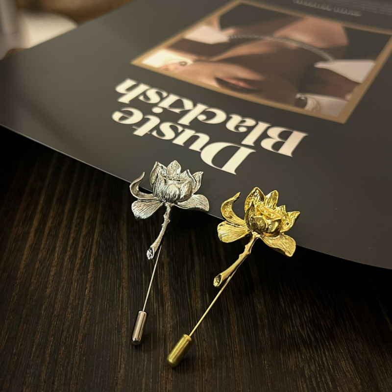 Kunstipärane vintage Lootose pross, vanaaegsed ülikonna korsaaži aksessuaarid, lilleline nööpnõel, ühesõnaline nööpnõel