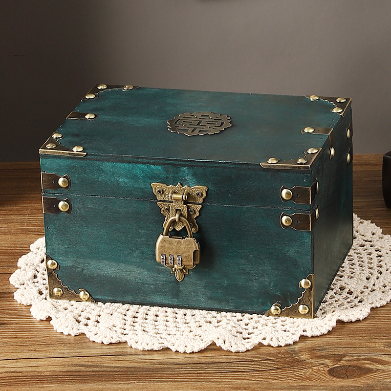 Retro puidust lukustatav lauakonksuga hoiukarp, puidust kast, majapidamistarvete hoiustamine, fotorekvisiidid, nostalgilised kaunistused