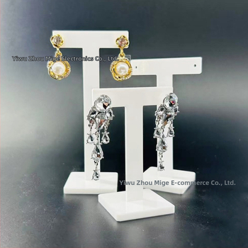 Ehete vitriin mustvalge läbipaistev akrüülist T-kujuline kõrvarõngaste vitriin, tippkvaliteediga akrüülist kõrvarõngaste vitriin