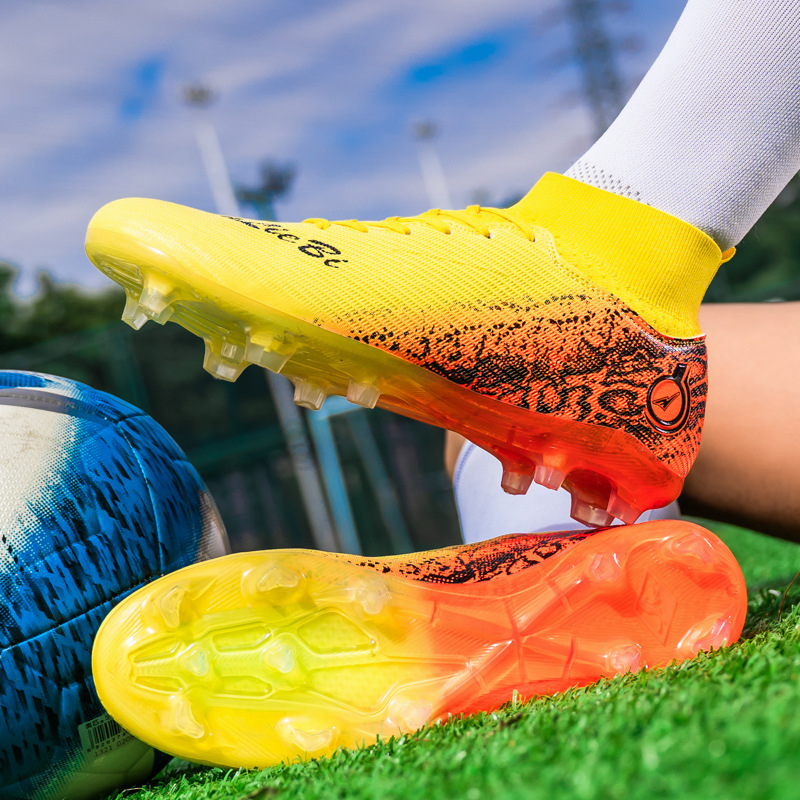 Piiriülesed jalgpallijalatsid noortele, kunstlike naeltega treeningjalatsid, väliskaubanduse kõrge pealispinnaga suvised õhukesed hingavad tossud, pluss-suuruses
