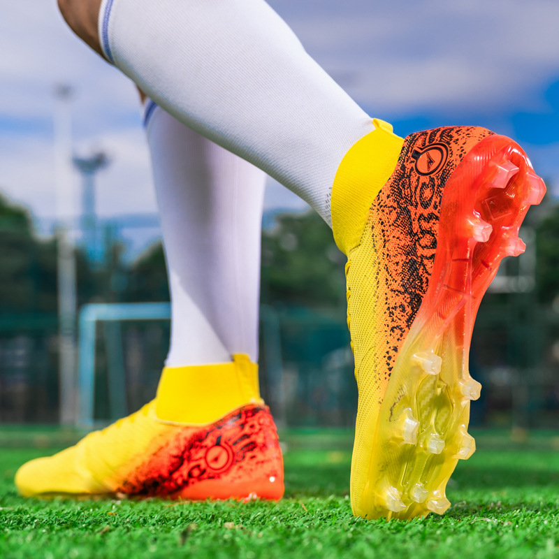 Piiriülesed jalgpallijalatsid noortele, kunstlike naeltega treeningjalatsid, väliskaubanduse kõrge pealispinnaga suvised õhukesed hingavad tossud, pluss-suuruses