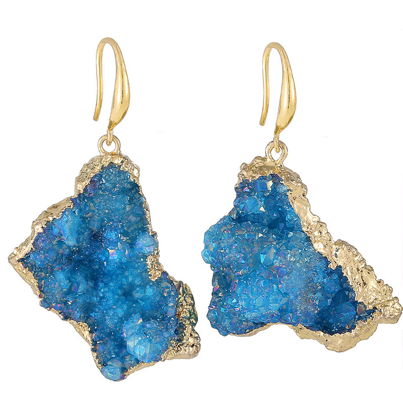 Europietiški ir amerikietiški aksesuarai, natūralaus krištolo ryšulėliai, paauksuoti auskarai, asimetriniai natūralaus akmens spalvoti krištolo rankų darbo auskarai, neapdoroto akmens papuošalai