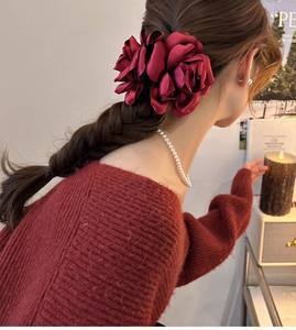 Temperamentne kõrge meelega roosiga haaramisklamber, naiste kõrge meelega õrna lillega juuksenõelaga seljapea haikalaga peakate