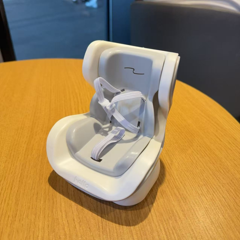 Labubu kohandub turvaistmete, aroomiteraapia kliimaseadmete pistikupesade, armsate autokaunistuste ja nukkude tarvikutega