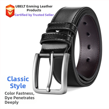 Laos olev lihtne meeste ehtsast nahast vöö sulamist äriline mitmekülgne nööpnõelaga pandlaga vabaaja stiilis teksariidest keskealistele noortele meestele