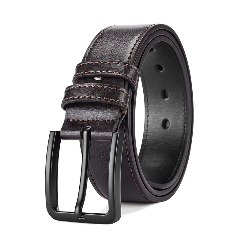 Laos olev lihtne meeste ehtsast nahast vöö sulamist äriline mitmekülgne nööpnõelaga pandlaga vabaaja stiilis teksariidest keskealistele noortele meestele