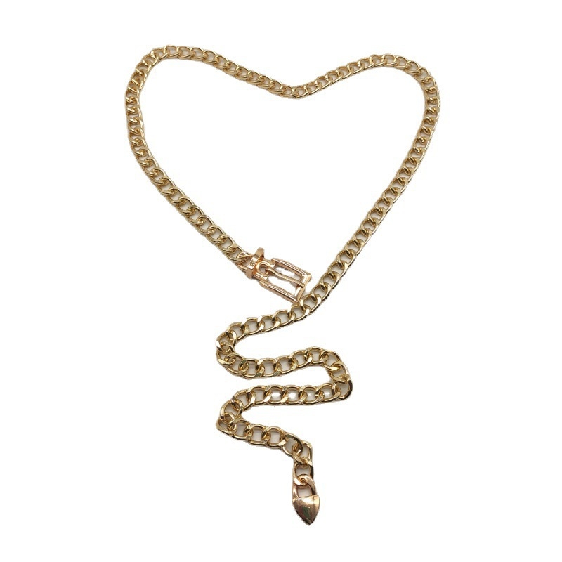 Moodne Euroopa ja Ameerika hip-hop punk stiilis metallketiga vöökaunistus mantlikleidiga, vabaaja lihtne täpp