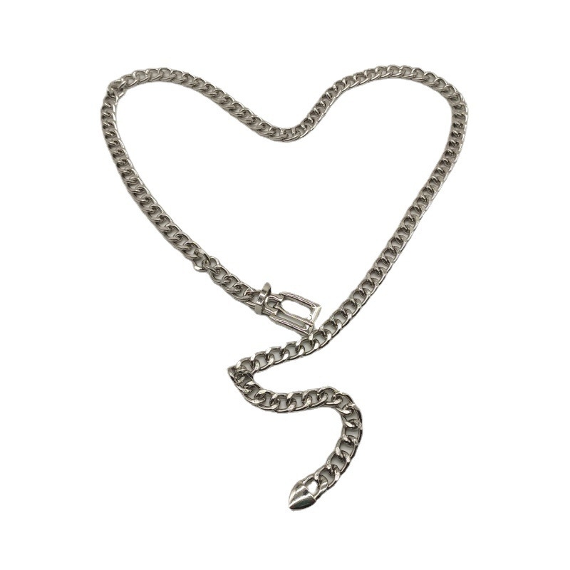 Moodne Euroopa ja Ameerika hip-hop punk stiilis metallketiga vöökaunistus mantlikleidiga, vabaaja lihtne täpp