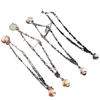 Grandinėlėje pritvirtinta magnetinė siurbimo sagtis kelnių klešnei pakeisti, rankogalių ilgiui pakeisti, trumpiems daiktams pakeisti, nuimama metalinė klešnės sagtis be vinių, be siūlių.