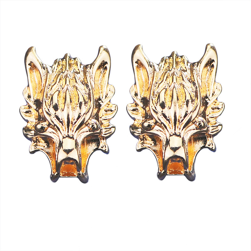 Europos ir Amerikos asmenybės dominuojanti ilgos grandinės kutais sagė mados lydinio vilko galvos korsažo segtukai drabužių gamintojų tiesioginiai pardavimai