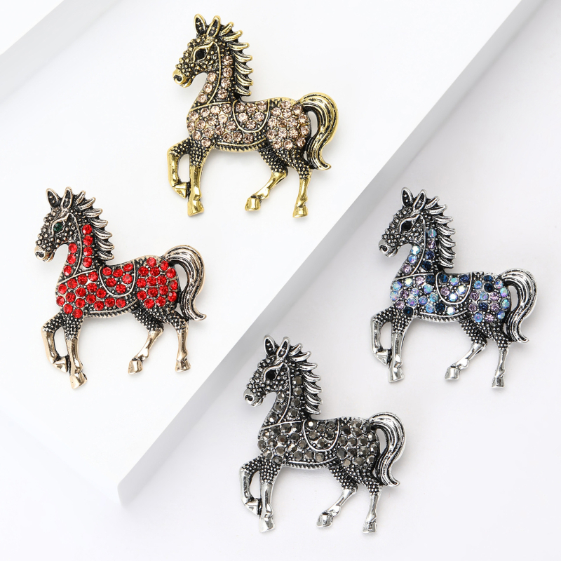 Piiriülene Euroopa ja Ameerika moodne teemantidega kaetud retro hobuse-loomakujuline pross Lihtne ja elegantne loominguline rõivaaksessuaar Mitmekülgne nööpnõel