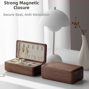 Melna valrieksta rotaslietu kastīte kāzu dāvanai, kompakta trīsdaļīga zelta kaklarota, aproce, masīvkoka rotaslietu uzglabāšanas kastīte