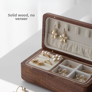 Melna valrieksta rotaslietu kastīte kāzu dāvanai, kompakta trīsdaļīga zelta kaklarota, aproce, masīvkoka rotaslietu uzglabāšanas kastīte