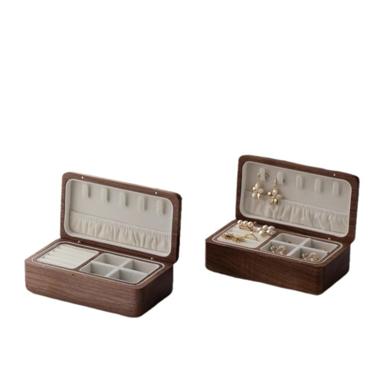 Melna valrieksta rotaslietu kastīte kāzu dāvanai, kompakta trīsdaļīga zelta kaklarota, aproce, masīvkoka rotaslietu uzglabāšanas kastīte