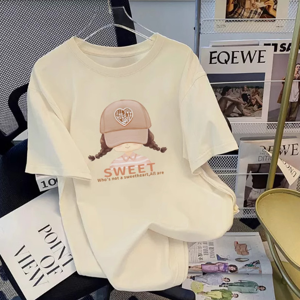 Европейска бяла тениска с къс ръкав, дамска, лято 2025, нов свободен дизайн, смисъл, ниша, универсален външен вид, носещ топ с половин ръкав