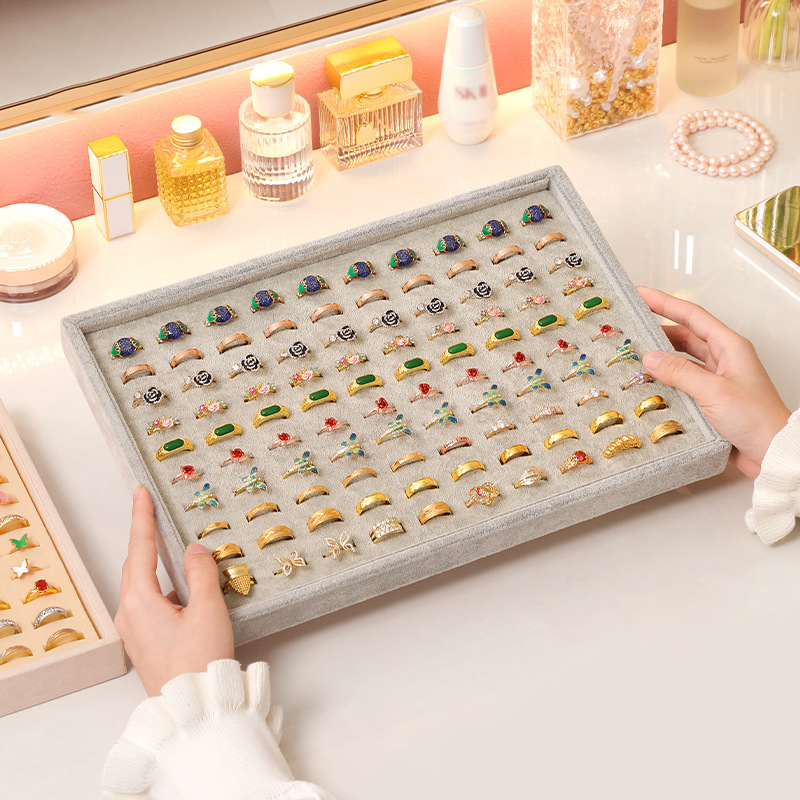 Sõrmuste vitriinkapp flanell suure mahutavusega 100 ehte jaoks Sõrmuste ehete hoiustamisplaat Ehtepoe vitriinkapp