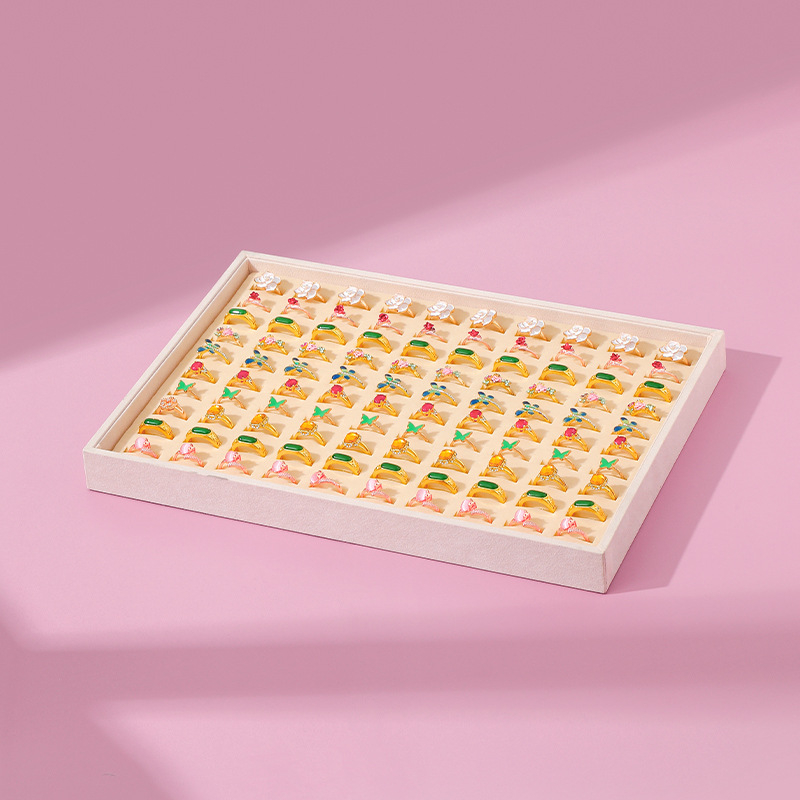 Sõrmuste vitriinkapp flanell suure mahutavusega 100 ehte jaoks Sõrmuste ehete hoiustamisplaat Ehtepoe vitriinkapp