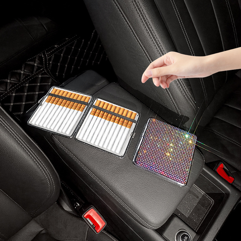 Határokon átnyúló divatos fém gyémántokkal kirakott cigarettatartó kétoldalas gyémánt matricákkal, személyre szabott hordozható cigarettatartó, négyzet alakú, autóba szerelhető női cigarettatartó