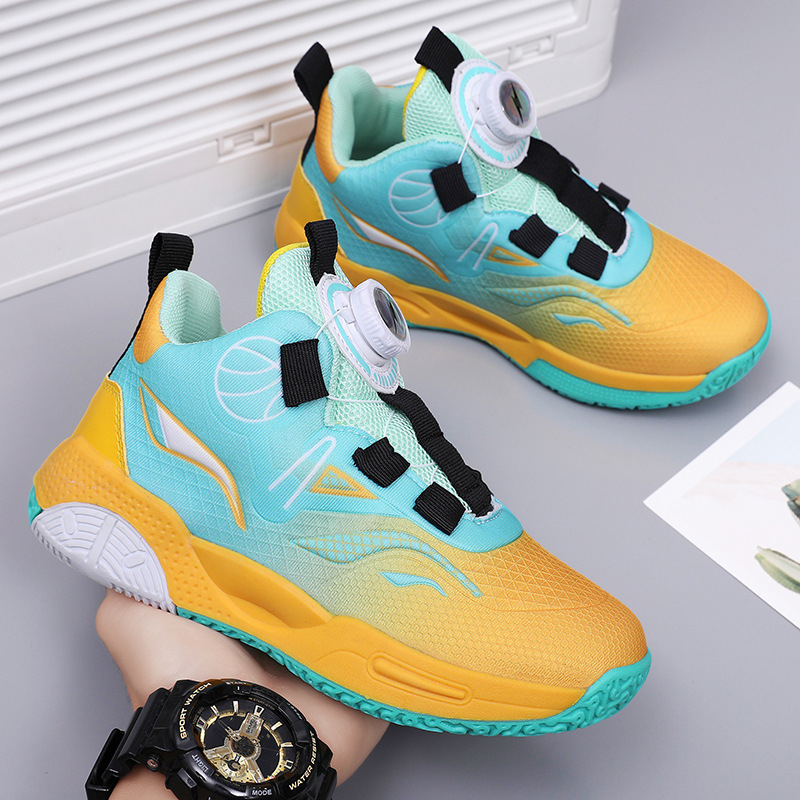 Pöörleva pandlaga poiste kingad kevadel uued võrkkangast laste korvpallijalatsid õpilastele ja teismelistele tegelikud võitlustossud helisevad