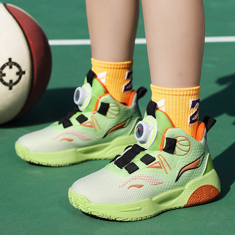 Pöörleva pandlaga poiste kingad kevadel uued võrkkangast laste korvpallijalatsid õpilastele ja teismelistele tegelikud võitlustossud helisevad