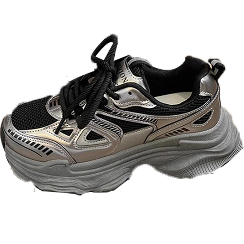 Tüdrukute tossud 2025. aasta kevad-, sügis- ja talveks. Keskkooli laste vabaaja jooksujalatsid. Tüdrukute Torre kingad. Lasteriided. Kahe puuvillaga kingad.