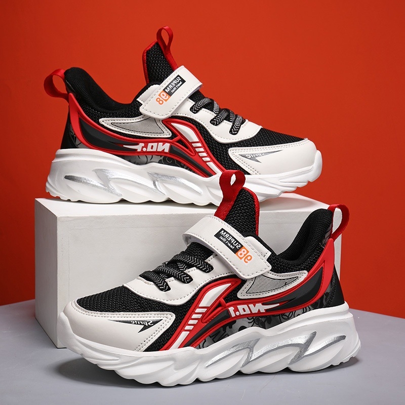 Jinjiangi tehase poiste kingad 2023 kevad- ja sügiskollektsioonist uued hingavad võrgust poiste tossud libisemiskindlad kulumiskindlad