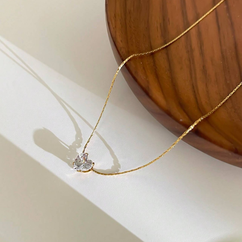 Amazoni peen moodne südamekujuline tsirkoonist ripatskaelakee läbi augu armastuse tsirkoonist kaelakee temperamendiga daamide kaelakee