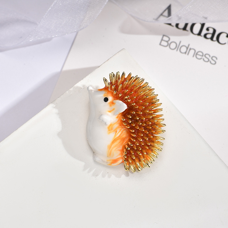 Armas väike siilipross, loominguline isiksus, sulamist koomiksifranki loomakujuline korsett, rõivaaksessuaarid, salli pandla, nööpnõel