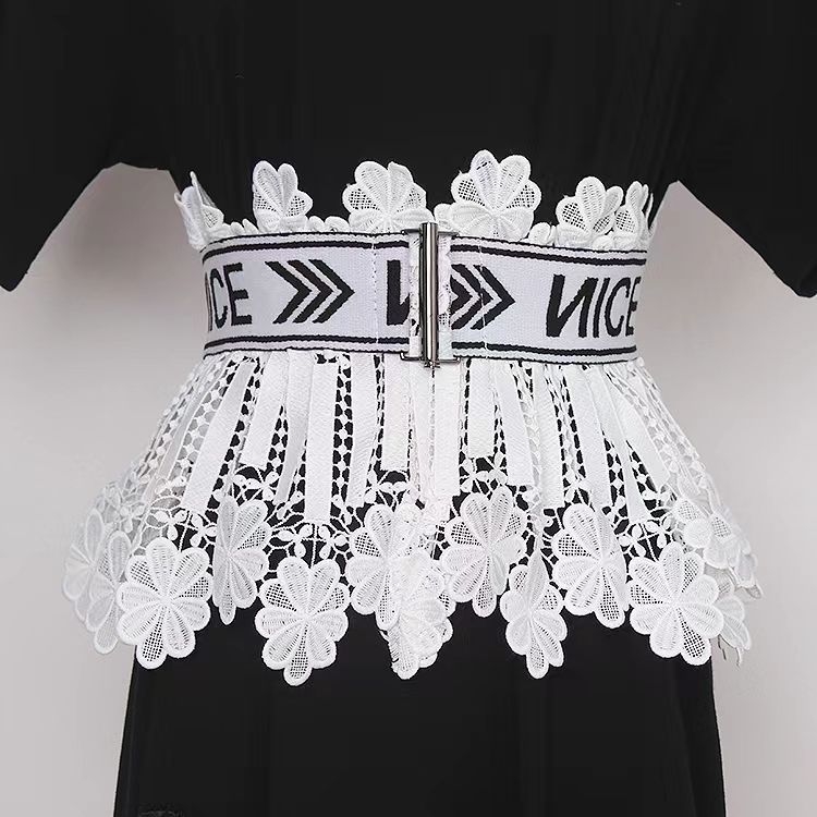 Dámsky opasok s čipkovou ozdobou, elastický pás so širokým pásom a šatami, košeľou, svetrom