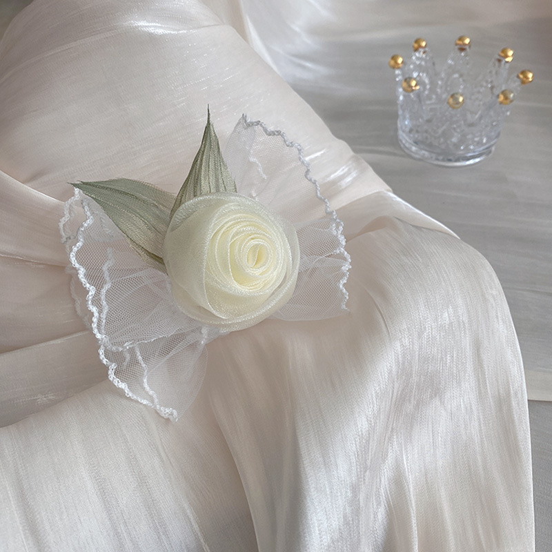 Riešo gėlė Tamsiai rožinė gėlė Raudona rankos rankovė Nėriniuota gėlė Raukšlėta apyrankė Moteriška suknelės rankovė