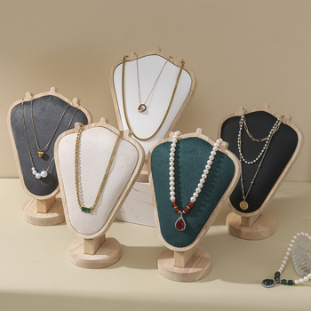 Täispuidust ehete kaelakee ehete vitriinalus, tipptasemel uus portreemodellvalgusti, luksuslik letiga kaelakee, tipptasemel otseülekanne