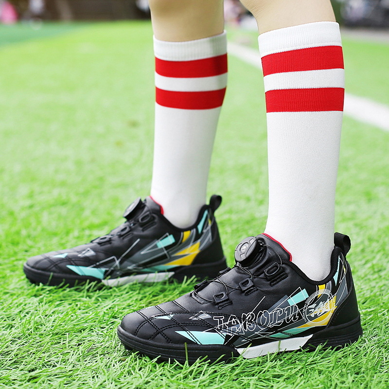 Kisgyermek focicipő fiúknak 2024 új őszi forgó gombos fiú általános iskolás diákoknak tf zúzott köröm cipők