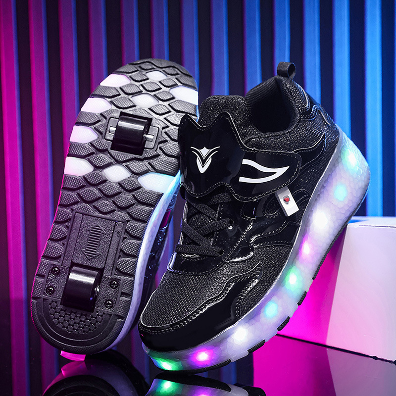 Tiesiogiai iš gamyklos parduodami vaikiški šviečiantys helooniniai batai su keturiais ratais, nematomi mokinių pačiūžų skriemuliai su ratukais, vaikščiojančios mergaitės