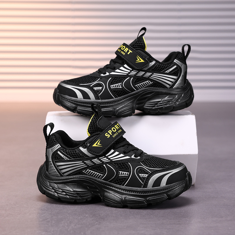 Lastejalatsid 2025. aasta kevad/suvi uued poiste hingavad võrgust jooksujalatsid laste vabaaja kerged spordijalatsid tasakaalustatud lööke neelava materjaliga