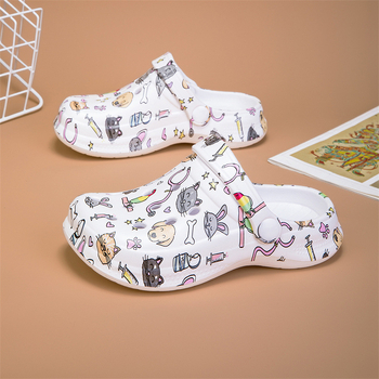 Pārrobežu bērnu čības 2025. gada vasaras jaunie caurumi zēniem un meitenēm iekštelpu jauki multfilmu apdrukāti pludmales apavi vairumtirdzniecībā