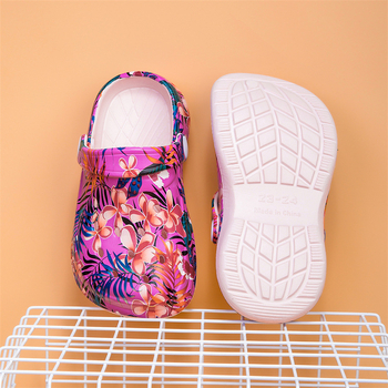 Pārrobežu bērnu čības 2025. gada vasaras jaunie caurumi zēniem un meitenēm iekštelpu jauki multfilmu apdrukāti pludmales apavi vairumtirdzniecībā