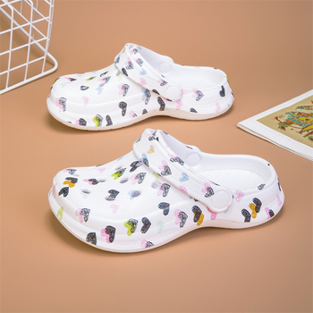 Pārrobežu bērnu čības 2025. gada vasaras jaunie caurumi zēniem un meitenēm iekštelpu jauki multfilmu apdrukāti pludmales apavi vairumtirdzniecībā