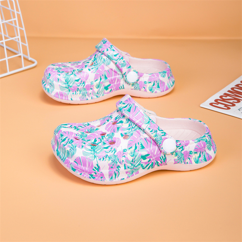 Pārrobežu bērnu čības 2025. gada vasaras jaunie caurumi zēniem un meitenēm iekštelpu jauki multfilmu apdrukāti pludmales apavi vairumtirdzniecībā